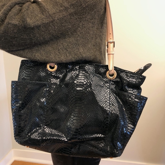 Michael Kors hobo bag in black - Picture 2 of 5